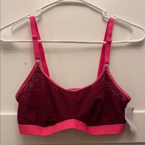 NWT lightly lined scoop neck bralette maroon lace and hot pink trim. Size medium